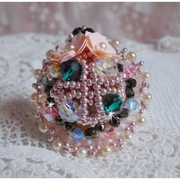 Bohemian Ring bestickt mit Swarovski-Kristallen, Facetten und Rocailles Miyuki