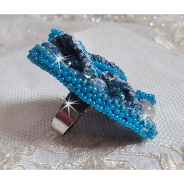 Far West Ring ganz aus Jeans bestickt mit Halbedelsteinperlen La Sodalite, Jade und anderen Perlen