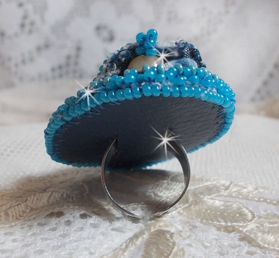 Far West Ring ganz aus Jeans bestickt mit Halbedelsteinperlen La Sodalite, Jade und anderen Perlen