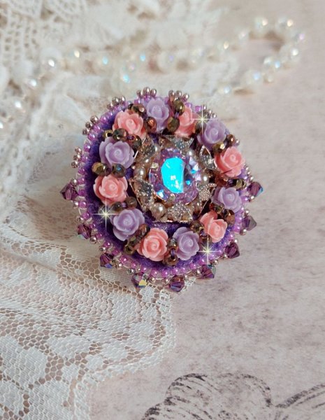 Ring Glace Purple bestickt mit Swarovski-Kristallen und Rosen aus Harz