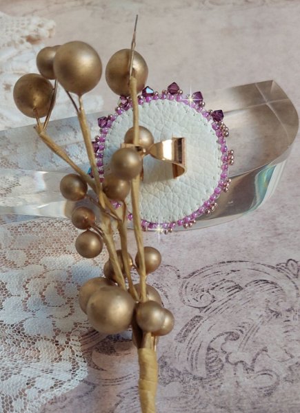 Ring Glace Purple bestickt mit Swarovski-Kristallen und Rosen aus Harz