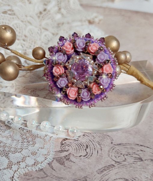 Ring Glace Purple bestickt mit Swarovski-Kristallen und Rosen aus Harz