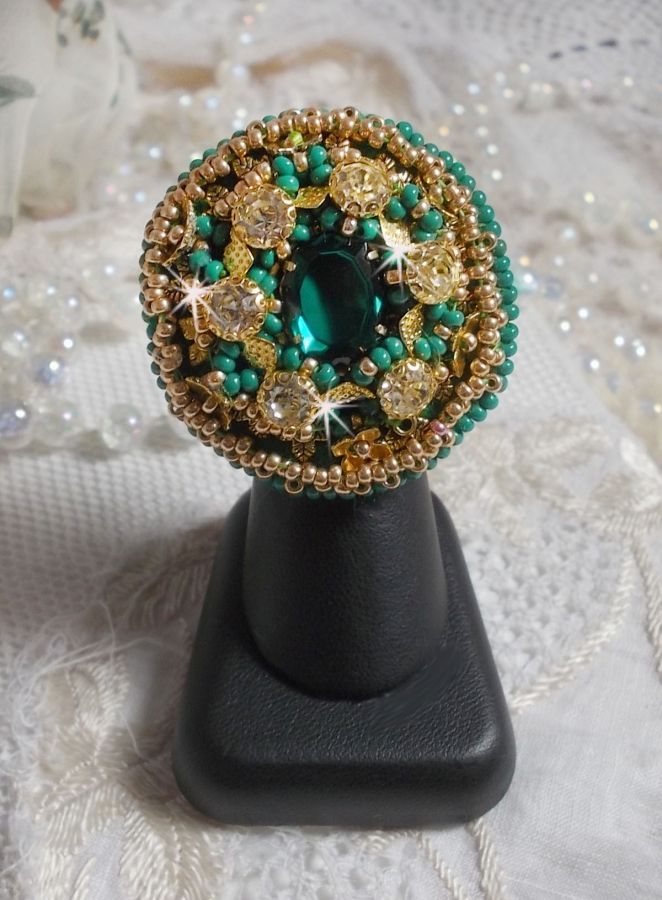 Ring Green Iris bestickt mit einem Mirror Cabochon mit Kätzchen aus Swarovski-Kristall