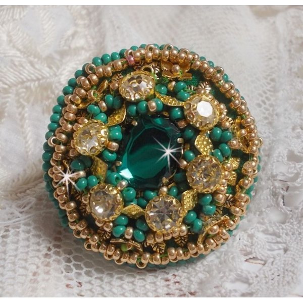 Ring Green Iris bestickt mit einem Mirror Cabochon mit K&auml;tzchen aus Swarovski-Kristall