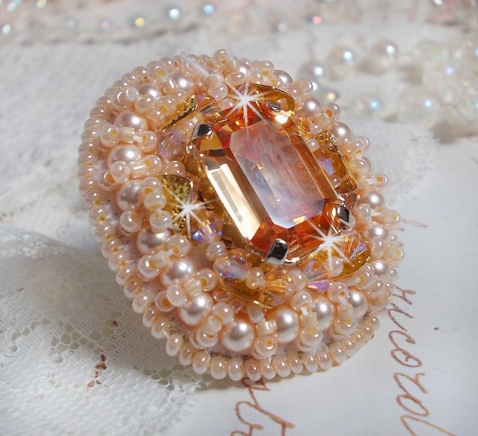 Idylle Beauty Ring bestickt mit Swarovski-Kristallen, Cabochon und Perlen