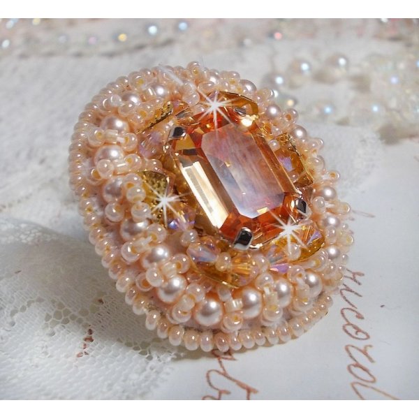 Idylle Beauty Ring bestickt mit Swarovski-Kristallen, Cabochon und Perlen