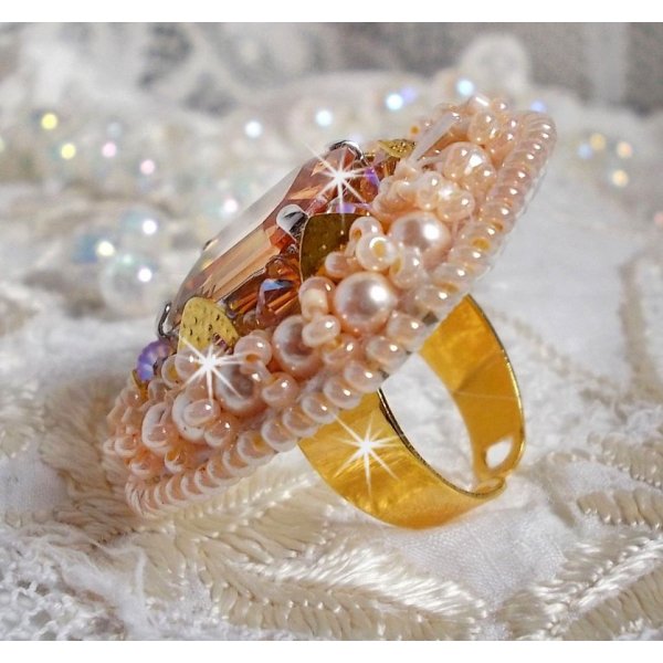 Idylle Beauty Ring bestickt mit Swarovski-Kristallen, Cabochon und Perlen