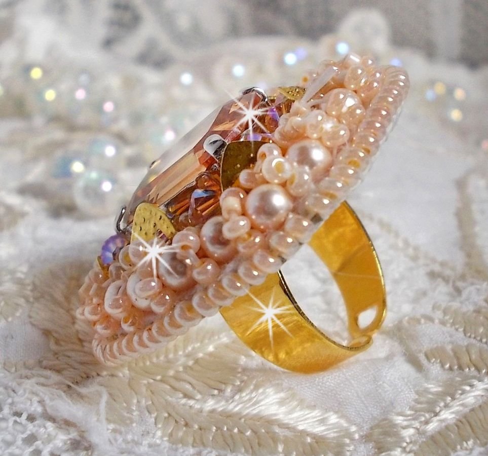 Idylle Beauty Ring bestickt mit Swarovski-Kristallen, Cabochon und Perlen