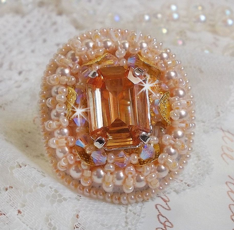 Idylle Beauty Ring bestickt mit Swarovski-Kristallen, Cabochon und Perlen