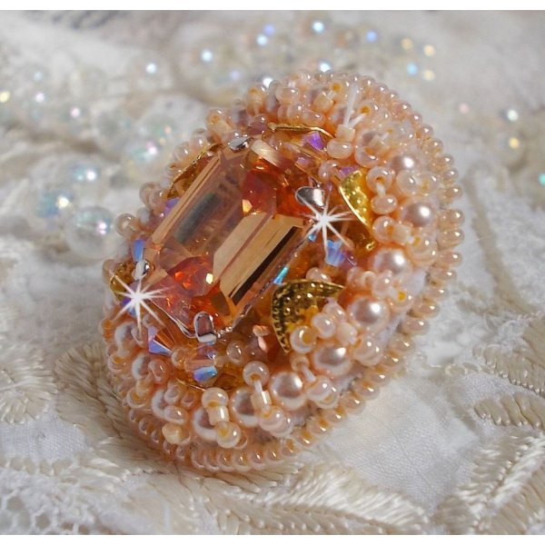 Idylle Beauty Ring bestickt mit Swarovski-Kristallen, Cabochon und Perlen