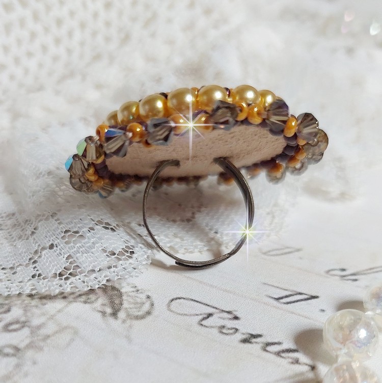 Ring Mme de Pompadour bestickt mit Perlmuttperlen, Swarovski-Kristall, eine sehr schöne Verführung