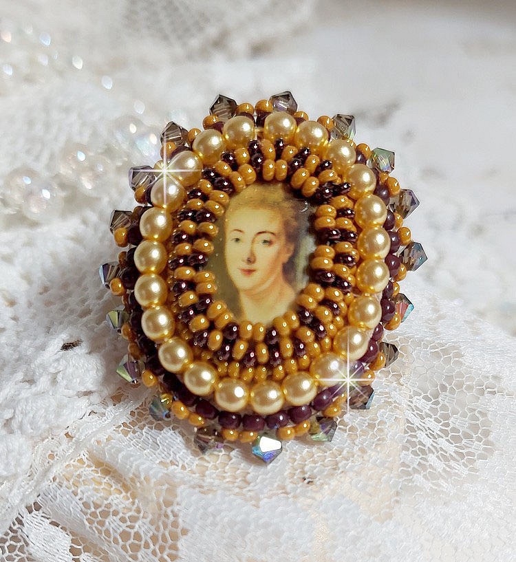 Ring Mme de Pompadour bestickt mit Perlmuttperlen, Swarovski-Kristall, eine sehr schöne Verführung