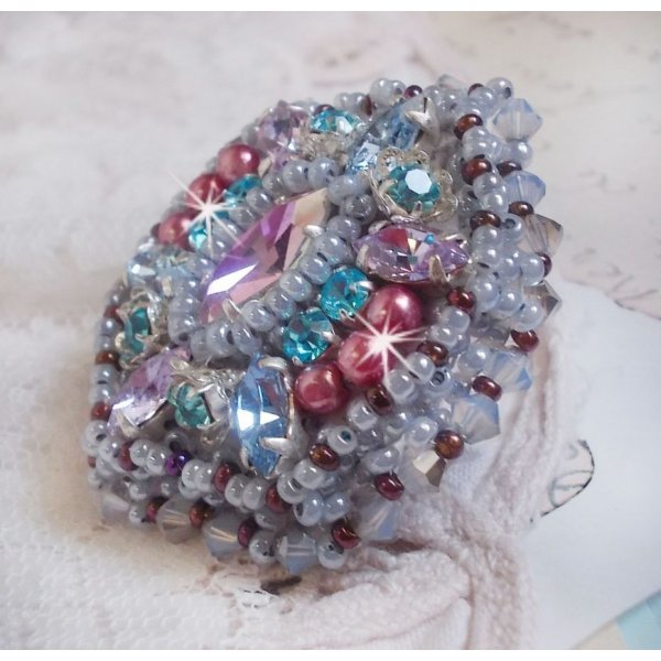 Ring Mademoiselle Bluse bestickt mit Swarovski-Kristallen und sch&ouml;nen Rocailles von qulait&eacute;