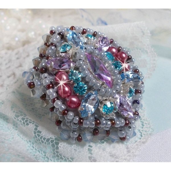 Ring Mademoiselle Bluse bestickt mit Swarovski-Kristallen und sch&ouml;nen Rocailles von qulait&eacute;