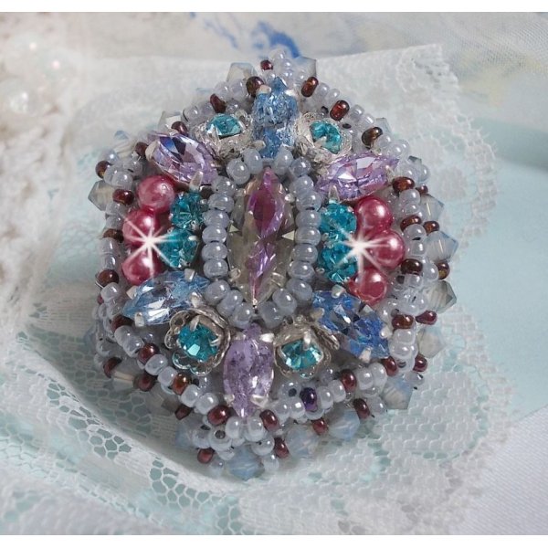 Ring Mademoiselle Bluse bestickt mit Swarovski-Kristallen und sch&ouml;nen Rocailles von qulait&eacute;