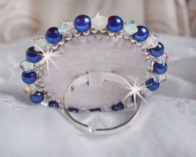 Ring Blauer Nil, bestickt mit einem Lapislazuli und Swarovski-Kristallen