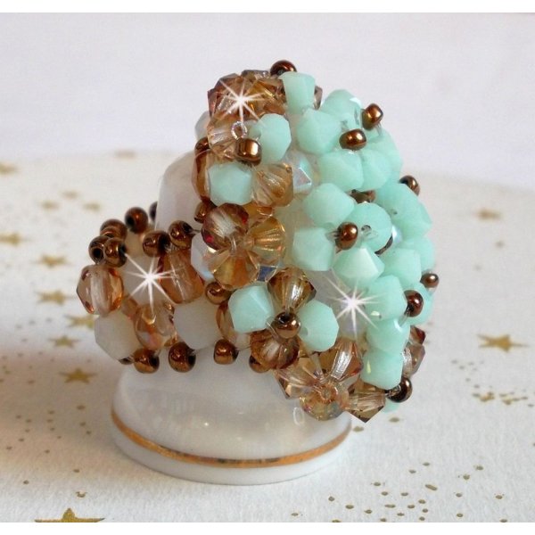 Seerosen-Ring mit Facetten und Kreiseln aus Swarovski-Kristall