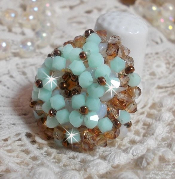 Seerosen-Ring mit Facetten und Kreiseln aus Swarovski-Kristall