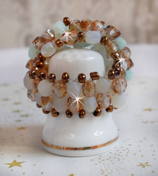 Seerosen-Ring mit Facetten und Kreiseln aus Swarovski-Kristall