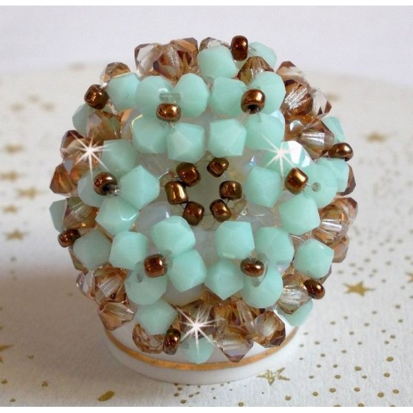 Seerosen-Ring mit Facetten und Kreiseln aus Swarovski-Kristall