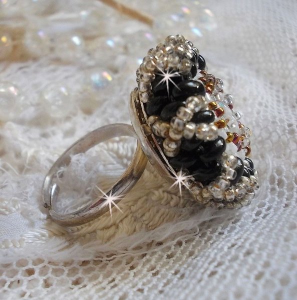 Ring Passion bestickt mit Swarovski-Kristall und Rocailles 