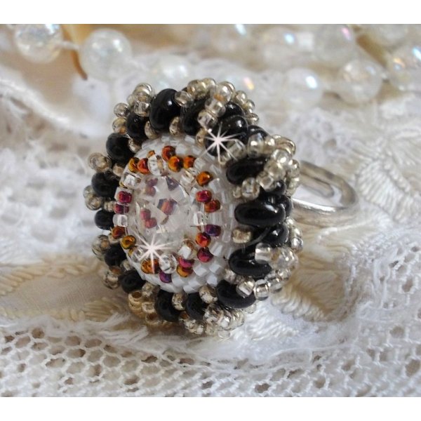 Ring Passion bestickt mit Swarovski-Kristall und Rocailles 