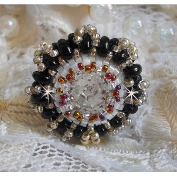 Ring Passion bestickt mit Swarovski-Kristall und Rocailles 