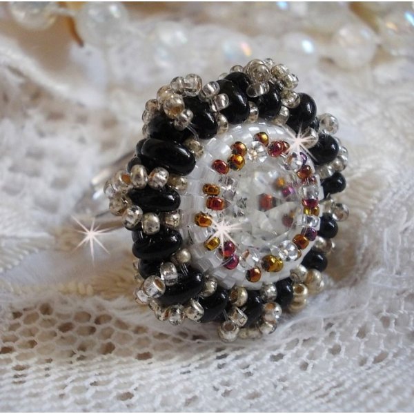 Ring Passion bestickt mit Swarovski-Kristall und Rocailles 