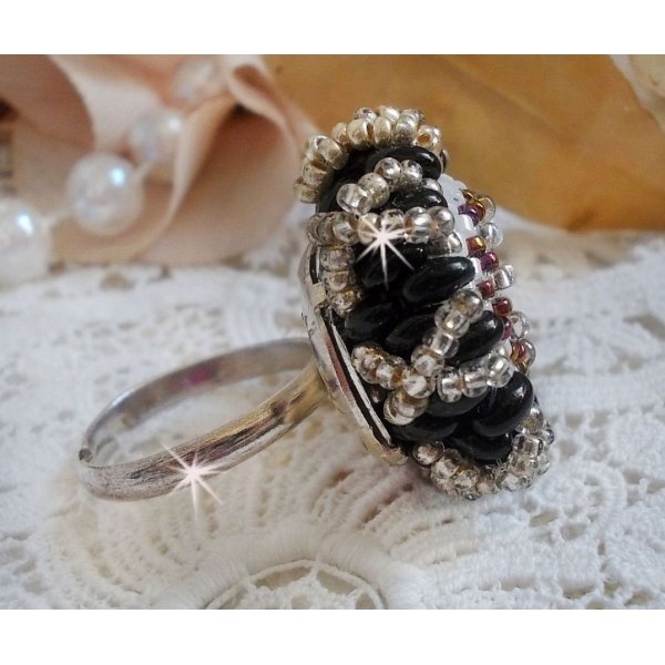 Ring Passion bestickt mit Swarovski-Kristall und Rocailles 