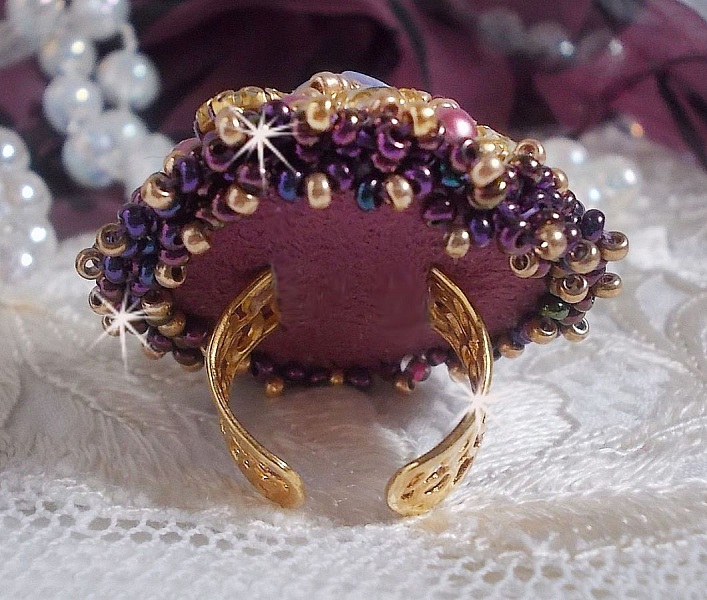 Ring La Passionn&eacute;e de Venise bestickt mit einer violetten Harzblume und Crystal Strass