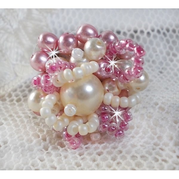 Bague D&eacute;tente avec des perles nacr&eacute;es de Swarovski