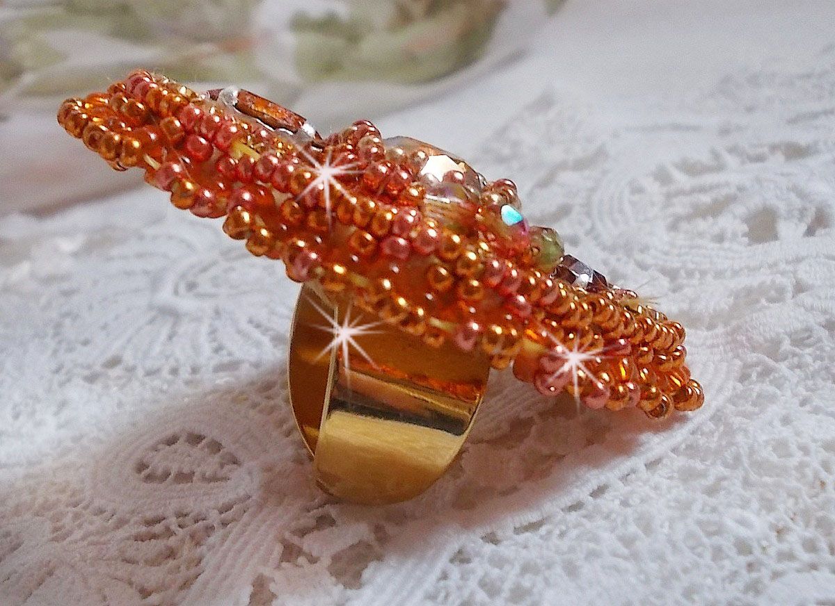 Rumba Ring bestickt mit einem schönen orangefarbenen Swarovski-Kristall, Facetten und Rocailles Miyuki