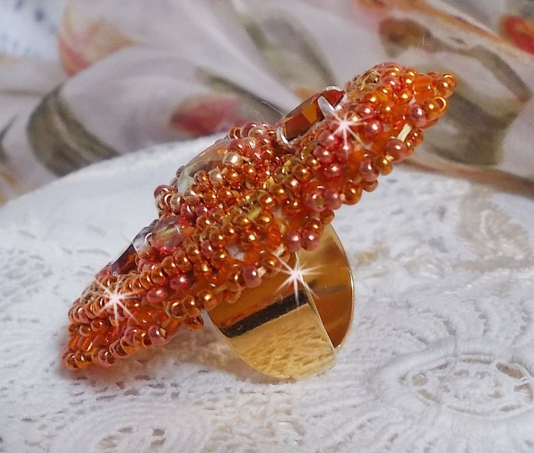 Rumba Ring bestickt mit einem schönen orangefarbenen Swarovski-Kristall, Facetten und Rocailles Miyuki