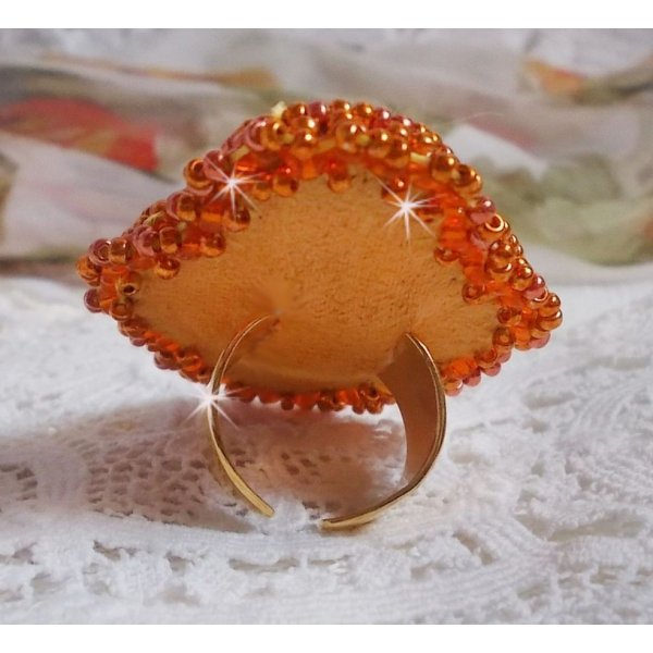 Rumba Ring bestickt mit einem sch&ouml;nen orangefarbenen Swarovski-Kristall, Facetten und Rocailles Miyuki