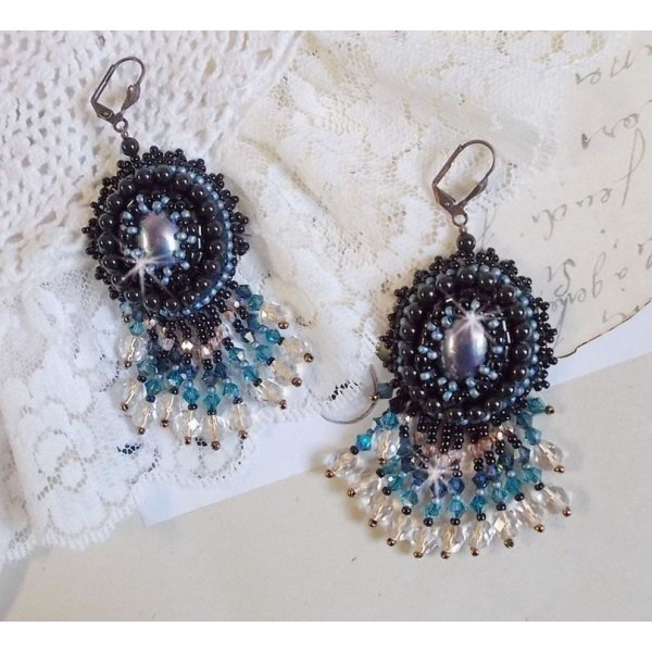 BO Angelot bestickt mit Harzcabochons, Swarovski-Kristallperlen und Toho-Rocailles