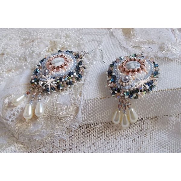 BO Angelique Marquise des Anges Haute-Couture bestickt mit Edelsteinen (Cabochons in wei&szlig;em Howlite), Swarovski-Kristallen und Rocailles