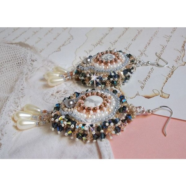 BO Angelique Marquise des Anges Haute-Couture bestickt mit Edelsteinen (Cabochons in wei&szlig;em Howlite), Swarovski-Kristallen und Rocailles