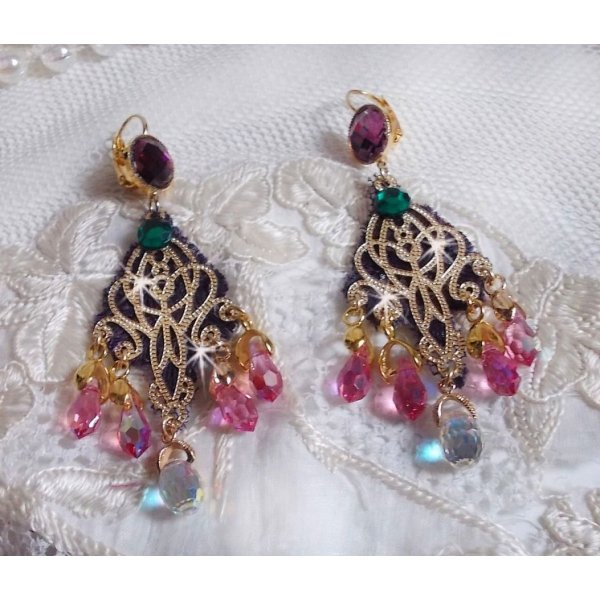 BO Asiane kreiert mit Swarovski-Kristalltropfen, Violine-Spitze aus den 1950er Jahren und Glasperlen