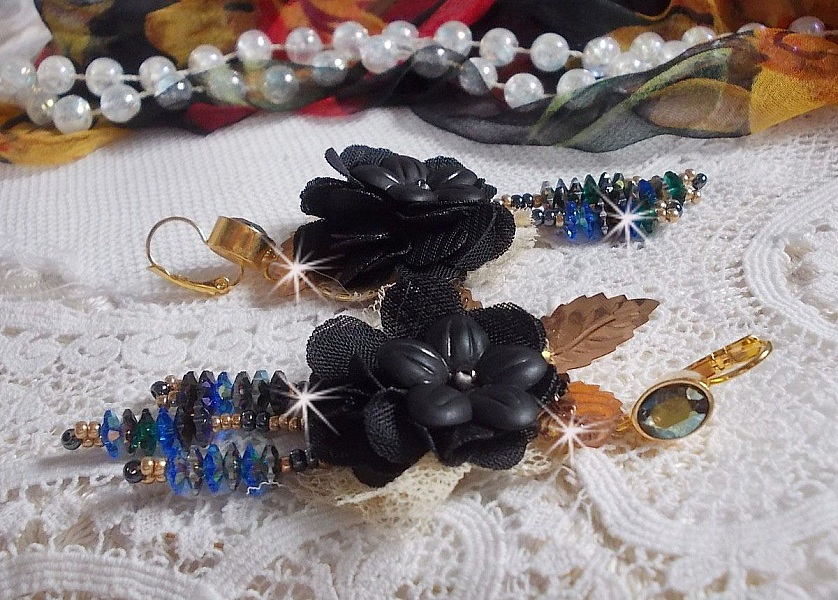 BO Traumf&auml;nger Schwarz und Gold Bestickte Troddeln mit feinster Spitze und Swarovski-Kristallen