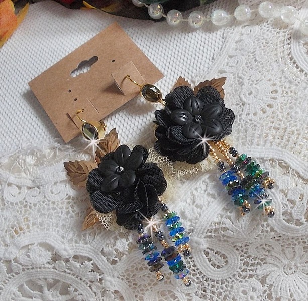 BO Traumf&auml;nger Schwarz und Gold Bestickte Troddeln mit feinster Spitze und Swarovski-Kristallen