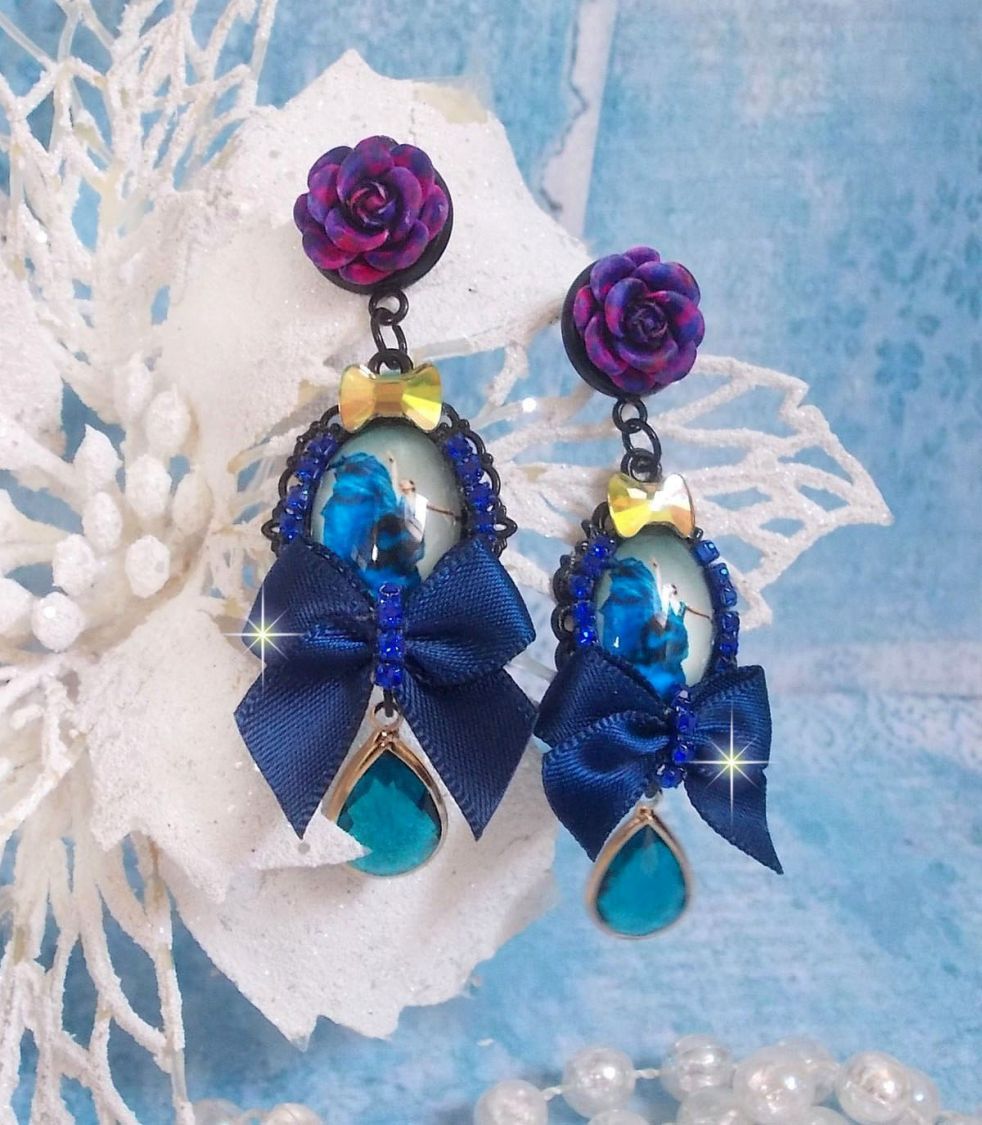 BO Ballerine In Blue en robe floue avec des nœuds en Satin et en Cristal, strass, roses en résine, perles en verre, perles en cristal de Quartz et clous d'oreilles en laiton