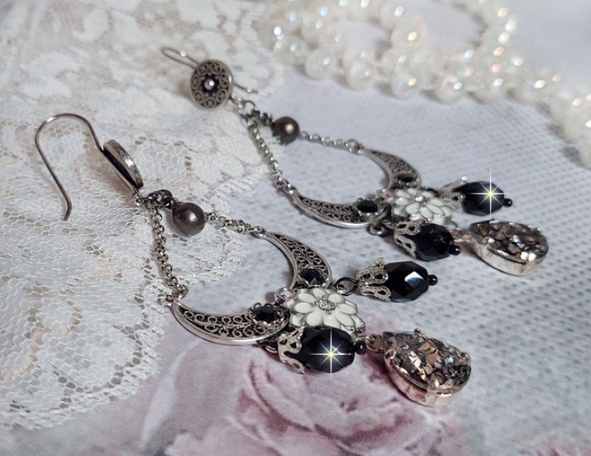 BO Bohochic argentées et Noir crées avec des cabochons poire en cristal, breloque époxy, poires en verre sur des crochets d'oreilles en argent 925