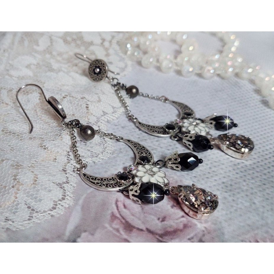 BO Bohochic argentées et Noir crées avec des cabochons poire en cristal, breloque époxy, poires en verre sur des crochets d'oreilles en argent 925