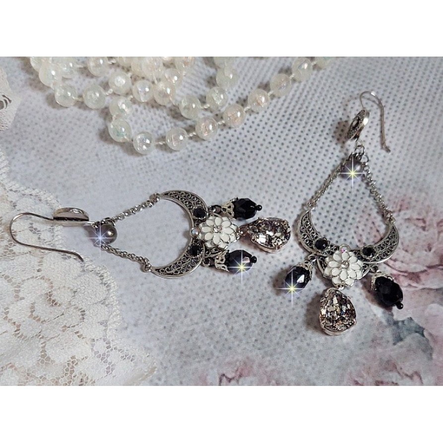 BO Bohochic argentées et Noir crées avec des cabochons poire en cristal, breloque époxy, poires en verre sur des crochets d'oreilles en argent 925