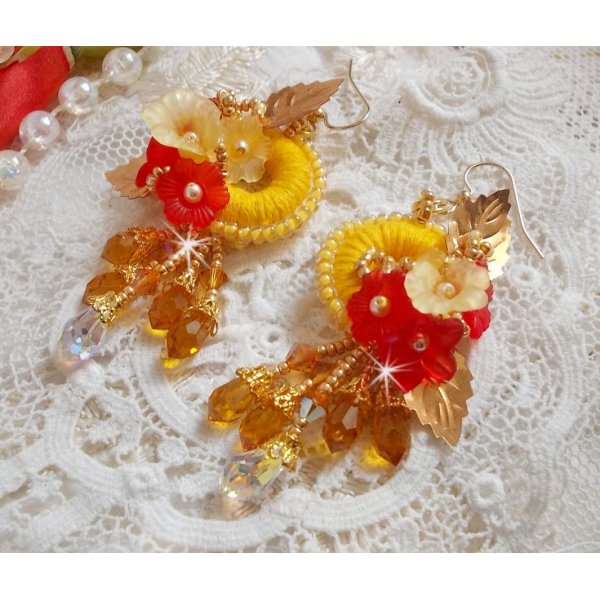 BO Butterblume bestickt mit Swarovski-Kristallen und gelb/orangefarbener DMC-Baumwolle