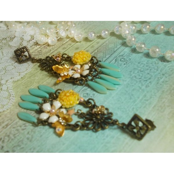 BO Fr&uuml;hlingsherz kreiert mit Dolchen, Harzblumen, Kristallen in PureCrystal und Charms