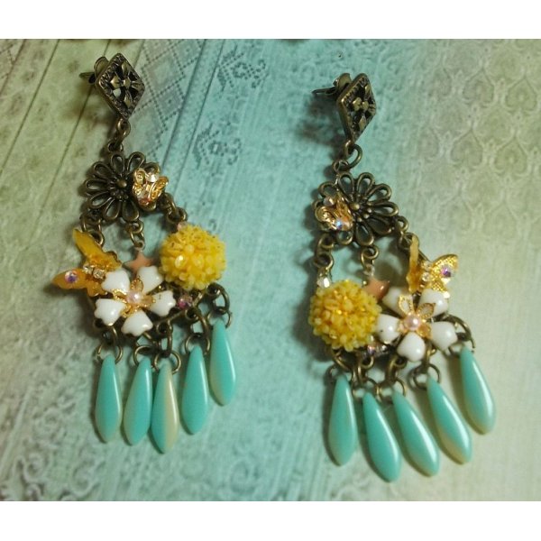 BO Fr&uuml;hlingsherz kreiert mit Dolchen, Harzblumen, Kristallen in PureCrystal und Charms