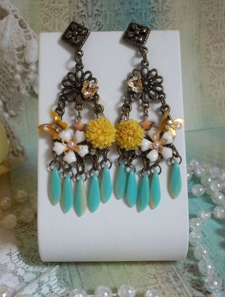 BO Fr&uuml;hlingsherz kreiert mit Dolchen, Harzblumen, Kristallen in PureCrystal und Charms