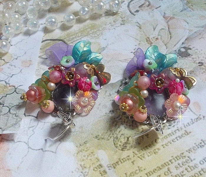 BO Krone Chic Fr&uuml;hling geschaffen mit verschiedenen Blumen, Murano-Perlen, Kristalle, verschiedene Accessoires und Ohrhaken in Silber 925/1000