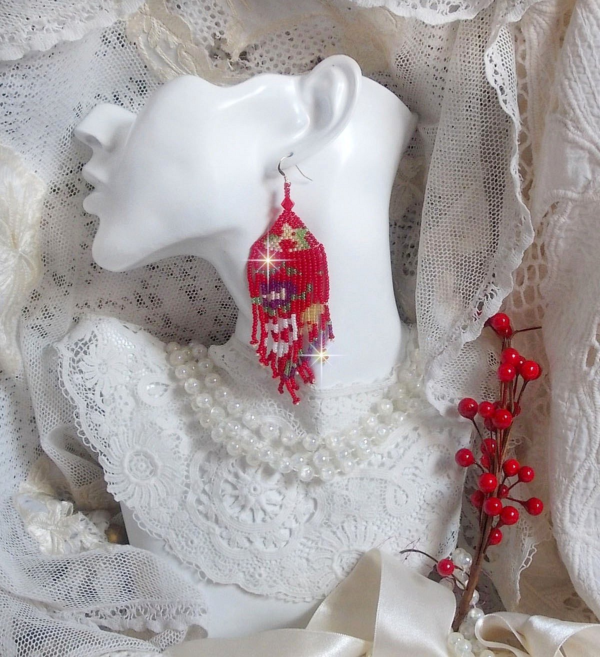 BO Crocus mont&eacute;es avec rocailles en verre, perles cristal Swarovski et crochets Gold Filled 14 carats 